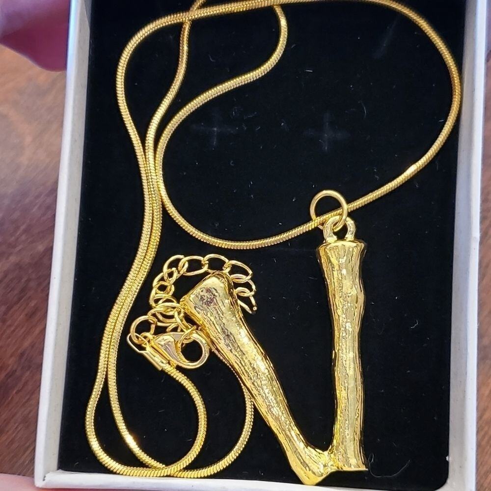 INITIAL NECKLACE NWT - Picture 4 of 12